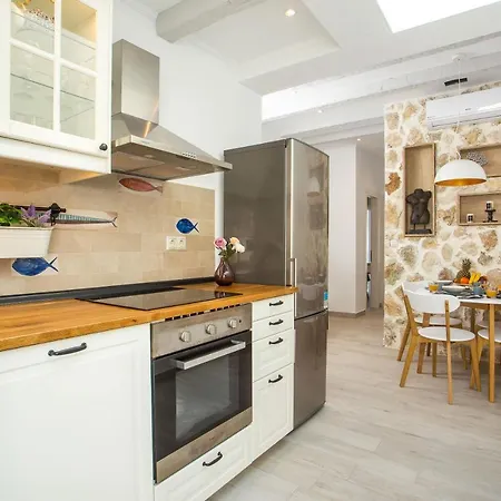 Egli Luxury Apartahotel